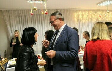 Uroczysta Wigilia w Centrum Adminstracyjnym Plac&oacute;wek Opiekuńczo-Wychowawczych w Zawierciu 30
