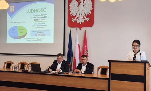 Starosta Teresa Mucha - Popiel podczas prezentacji Raportu o stanie powiatu.