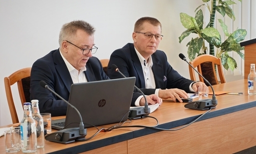 Sesja Rady Powiatu - Przewodniczący wraz z Wiceprzewodniczącym