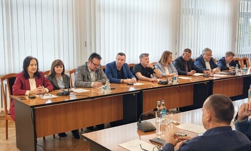 Radni podczas obrad Rady Powiatu.